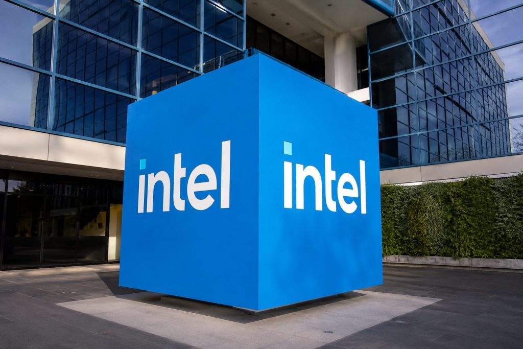 Intel Shares Drop Even as Tech Climbs—AI Trade Not Enough