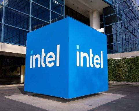 Intel Shares Drop Even as Tech Climbs—AI Trade Not Enough