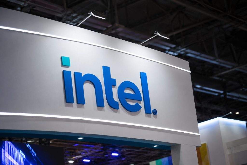 Intel Shares Drop 13% for the Week With Eyes on Monday