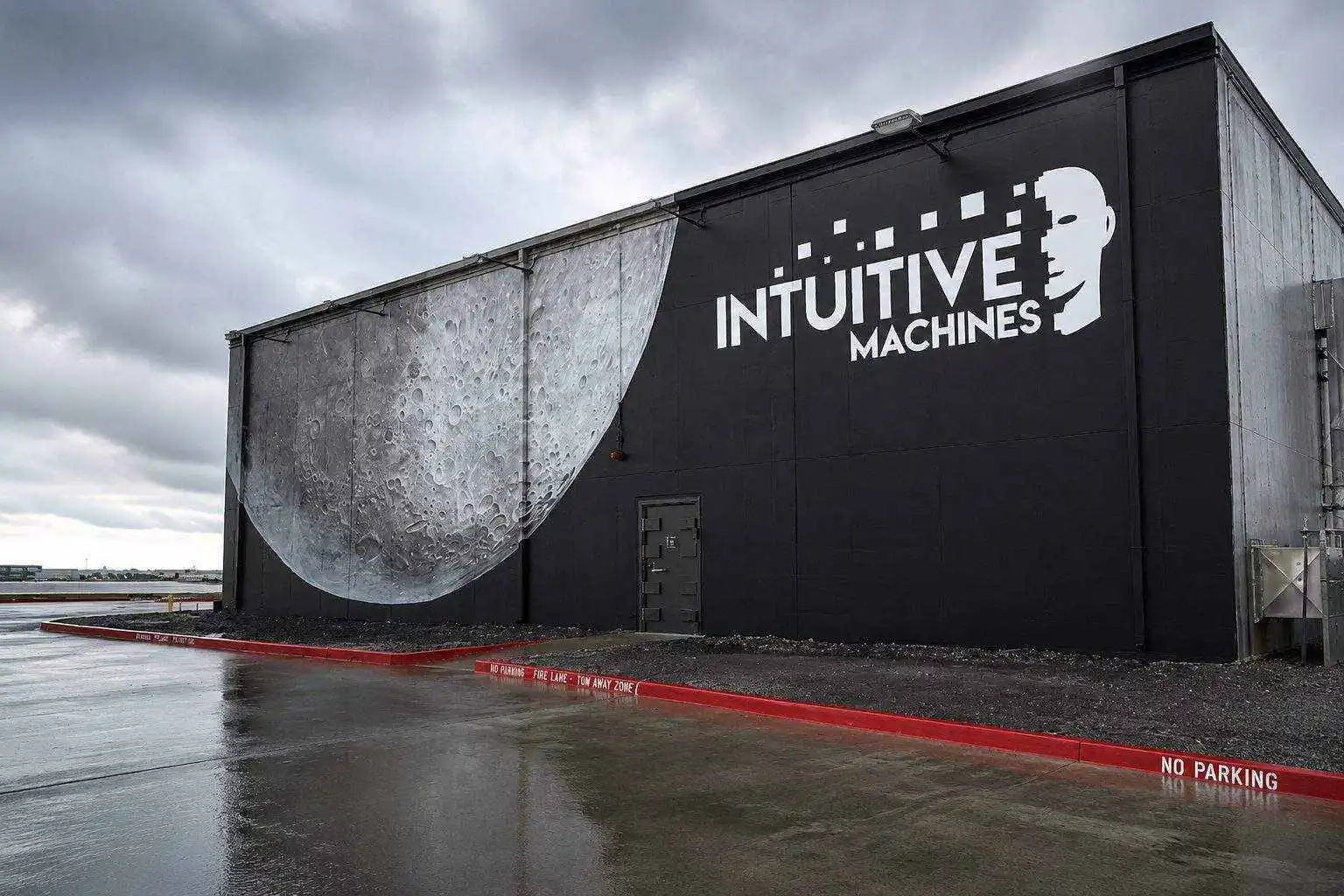 Intuitive Machines Stock Jumps Before Earnings as Space Force Win Reframes the LUNR Debate