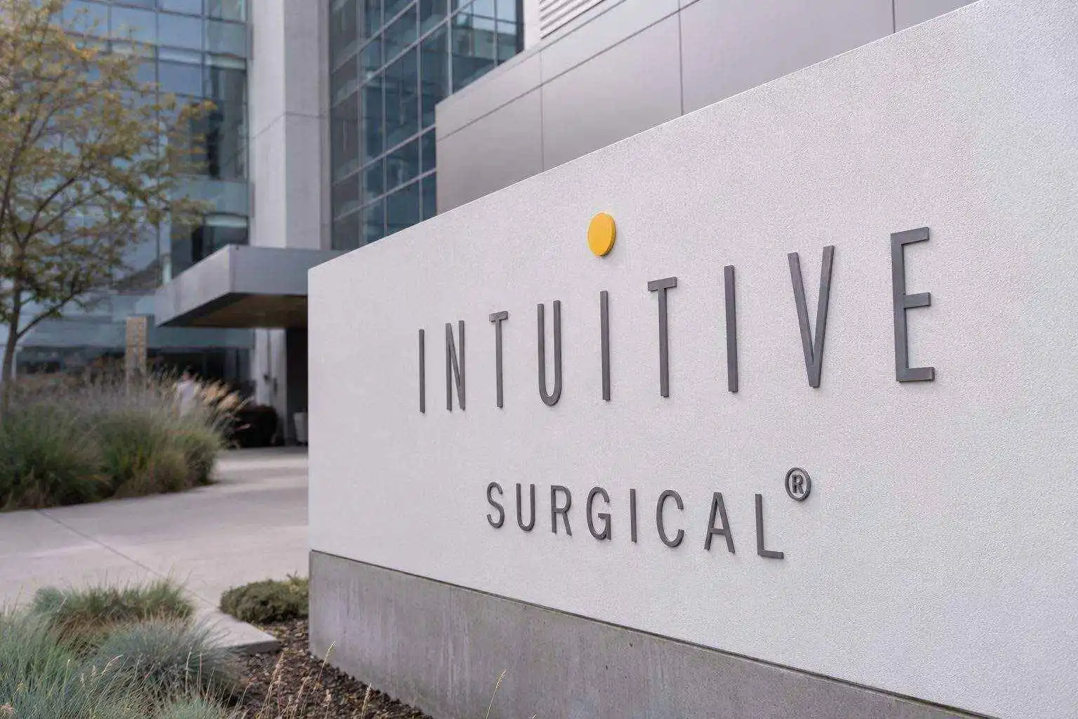Intuitive Surgical Stock Hits 52-Week Low as Recall, Competition Cloud Robot Surgery Growth