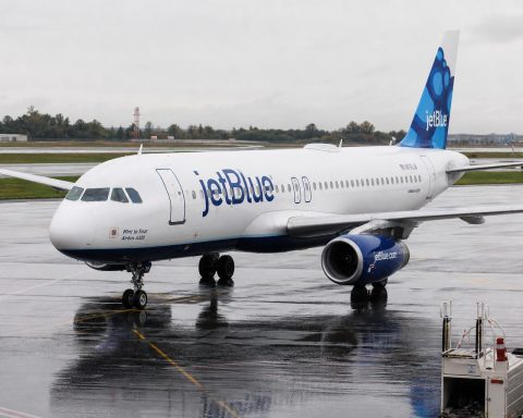 JetBlue Stock Rises as Spirit Shutdown Risk Shakes Up U.S. Airline Market