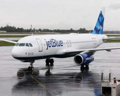 JetBlue Stock Rises as Spirit Shutdown Risk Shakes Up U.S. Airline Market
