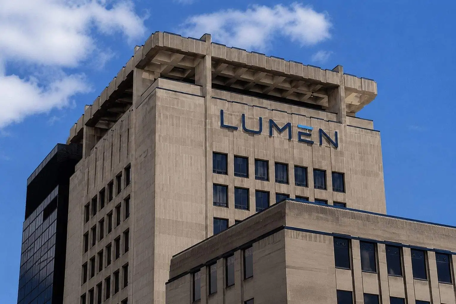 Lumen Technologies Stock Slides As $1 Billion Debt Deal Tests Its Alkira AI Bet