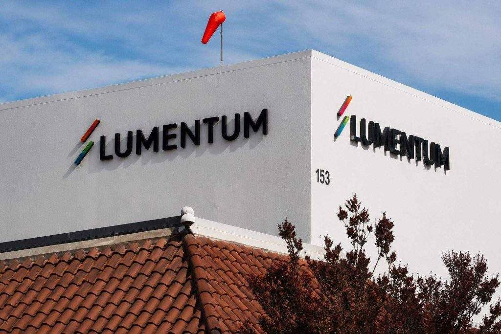 Lumentum’s Nasdaq-100 Breakthrough Turns AI Optics Stock Into Must-Watch Index Trade