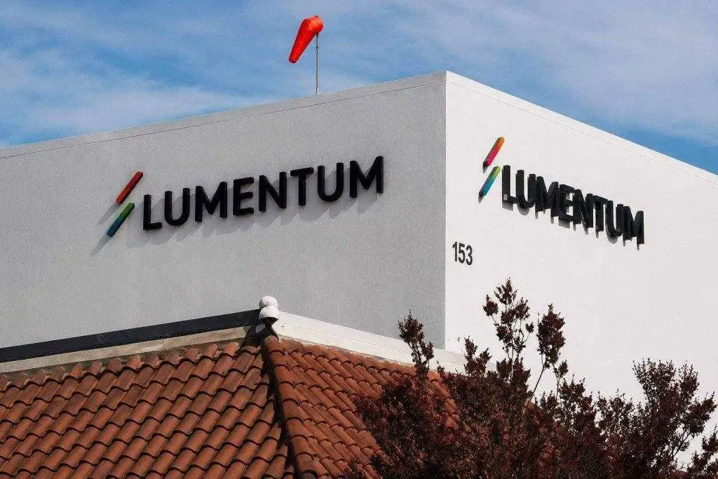Lumentum’s Nasdaq-100 Breakthrough Turns AI Optics Stock Into Must-Watch Index Trade