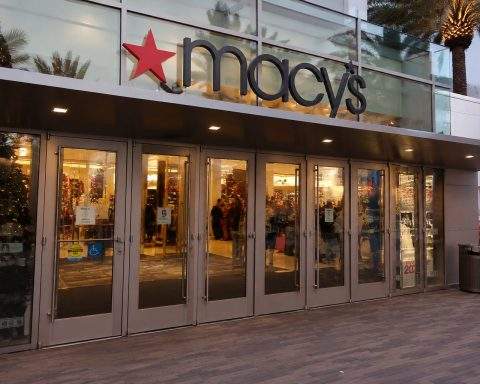 Macy’s Gains Pre-Market as Berkshire Buys In — What’s Ahead for Traders