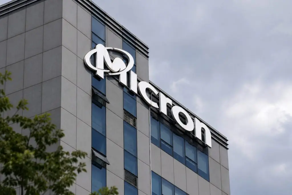 Micron Shares Swing, Investors Eye AI-Memory Challenge Next Week