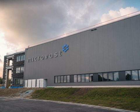 Microvast Stock Slides After MVST Q1 Earnings: 48% Revenue Drop Raises Liquidity Stakes