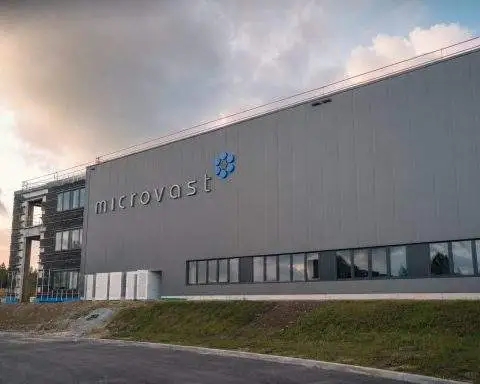 Microvast Stock Slides After MVST Q1 Earnings: 48% Revenue Drop Raises Liquidity Stakes