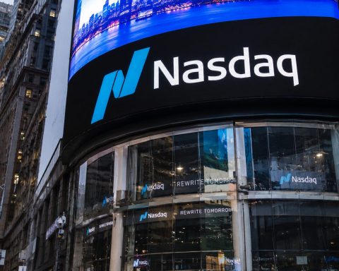Nasdaq 100 Falls Below 29,000 as Wall Street Eyes Market Moves