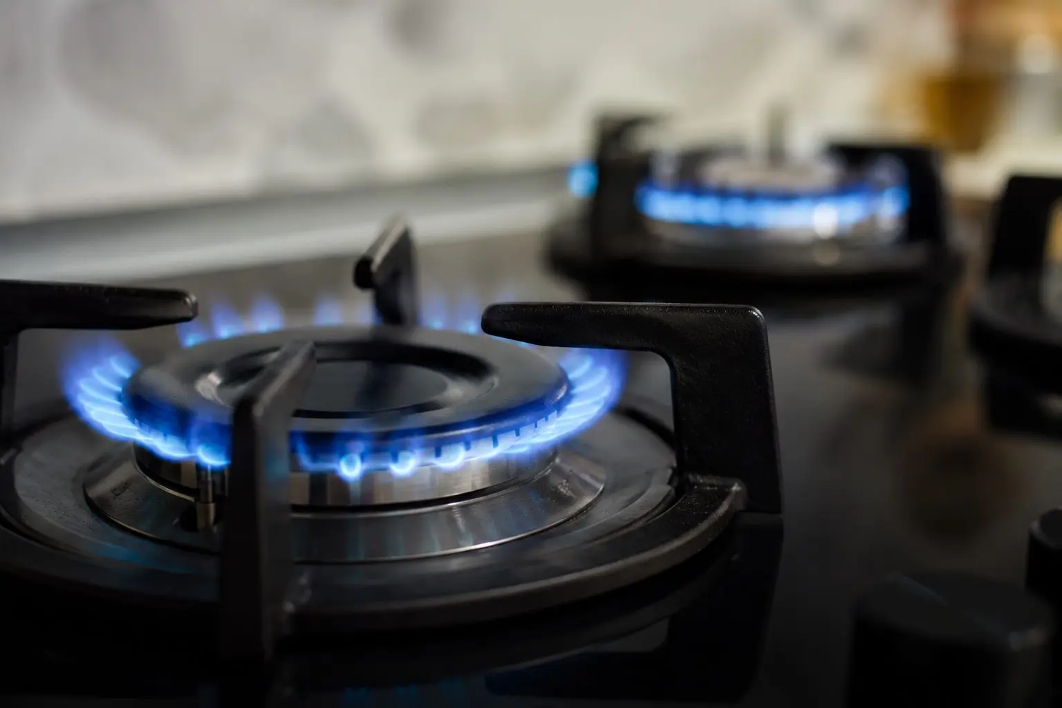 Natural Gas Price Forecast: Storage Surprise Keeps Henry Hub Near $2.80 Before Summer Demand Test