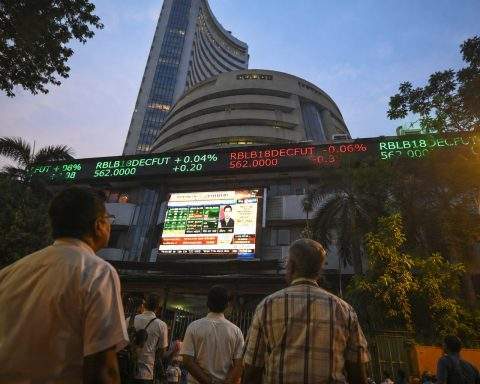 Nifty Faces Oil Moves, Rupee and Short Week