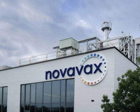 Novavax, Inc. Stock Jumps: Why Pfizer’s Matrix-M Deal Drove a Surprise Q1 Revenue Beat