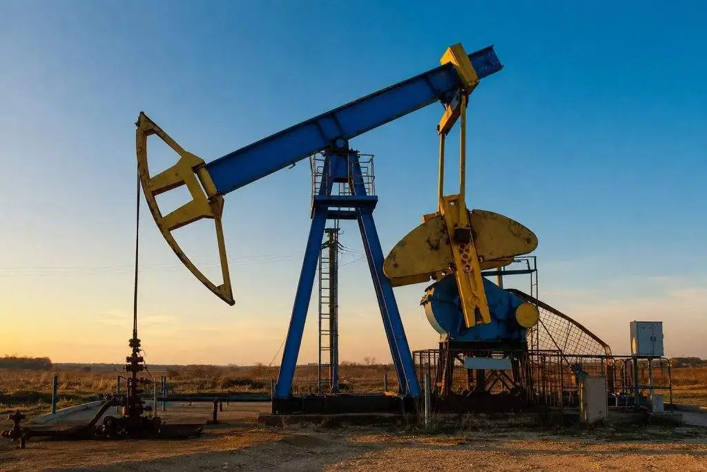 Oil Drops Below $100 as Trump-Iran Deal Hopes Put Strait of Hormuz Back in Play