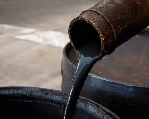 WTI Crude Trades Close to $82 Following Iran Pause, War-Driven Surge Recedes