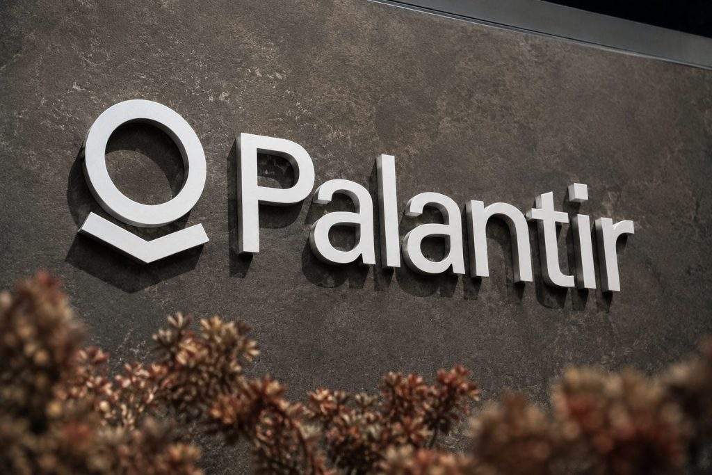Palantir Holds Its Ground As Nasdaq Drops Heading Into Monday