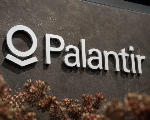Palantir Holds Its Ground As Nasdaq Drops Heading Into Monday