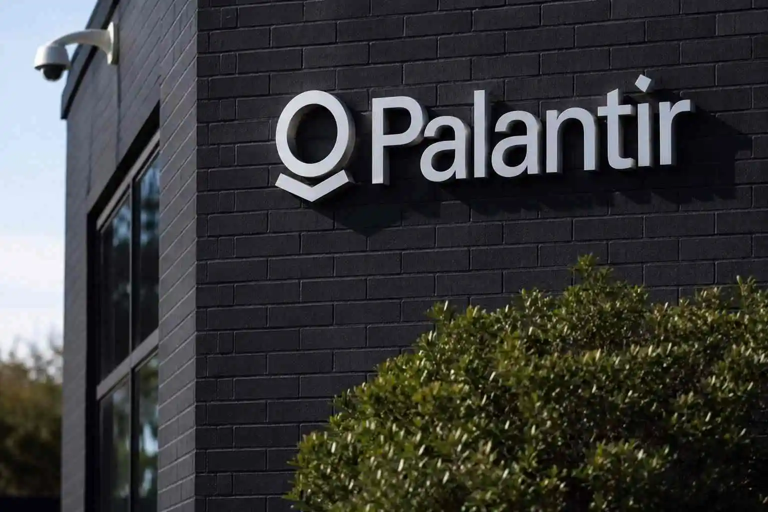 Palantir’s AI Work in Ukraine Draws PLTR Into Human-Rights Firestorm