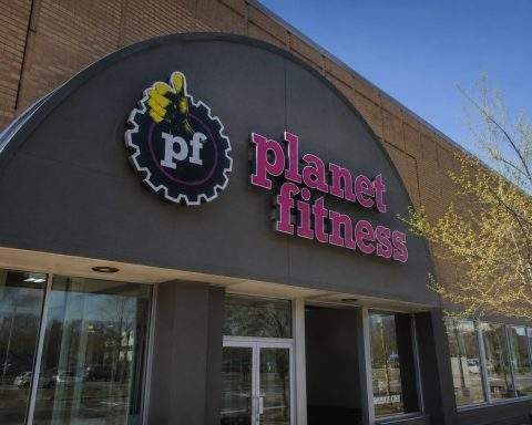Planet Fitness Stock Just Had Its Worst Day — Weak Sign-Ups Forced a 2026 Reset