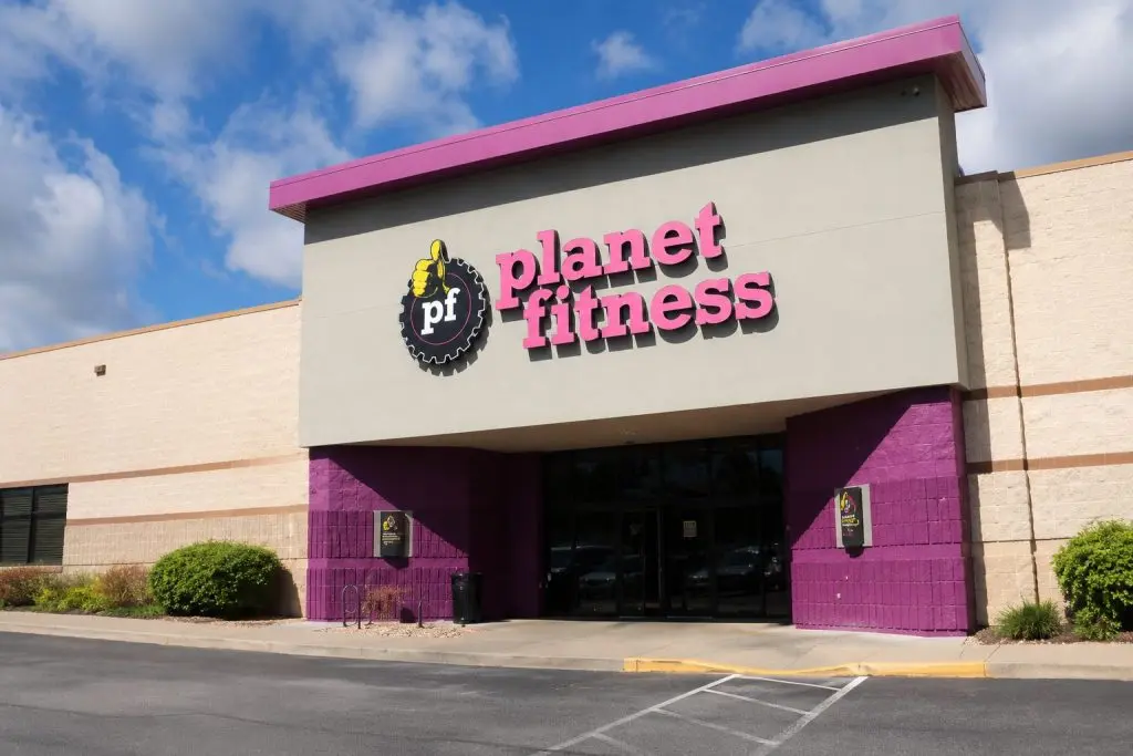 Planet Fitness Stock Plunges After Weak Sign-Ups Trigger 2026 Guidance Cut