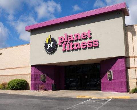 Planet Fitness Stock Plunges After Weak Sign-Ups Trigger 2026 Guidance Cut
