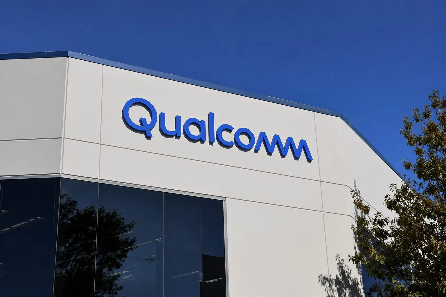 QUALCOMM Incorporated Stock Nears $200 as AI Data-Center Bet Drives QCOM Rally