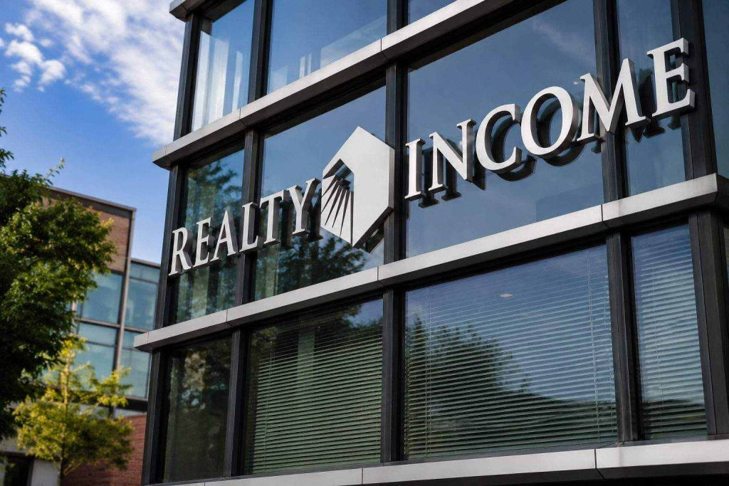 Realty Income Falls Again; Next Week May Turn on Rates