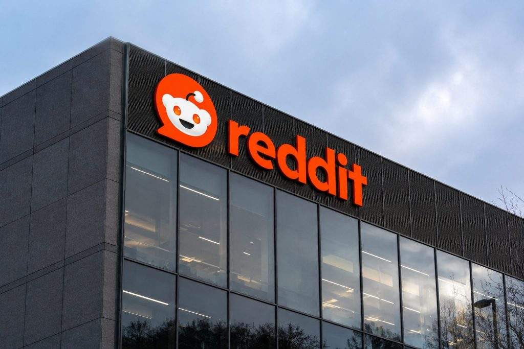 Reddit Shares Fall as Meta Forum App Launches