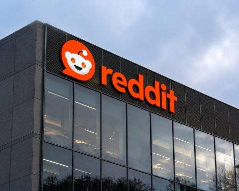 Reddit Stock Slides As Meta’s New Forum App Moves Into Its Backyard