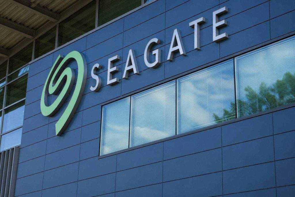 Seagate Stock Rides AI Storage Boom as STX Rally Faces a Valuation Test
