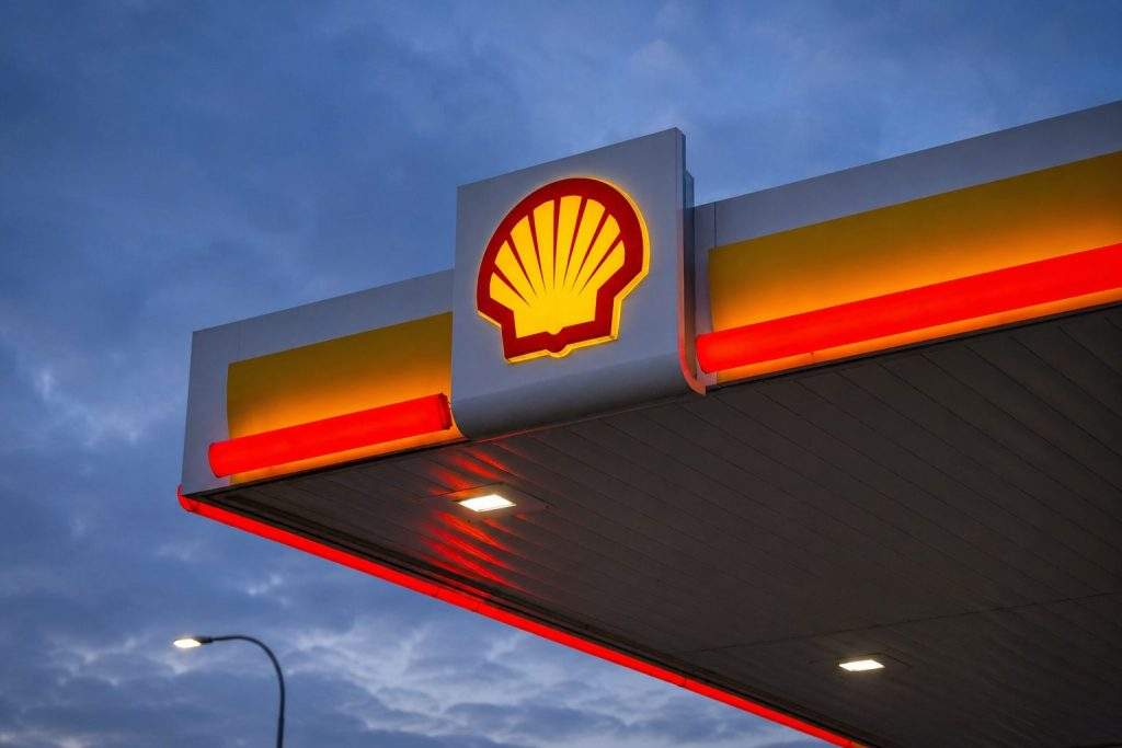 Shell Stock Drops After $6.9 Billion Profit Beat as Buyback Cut Hits Investors