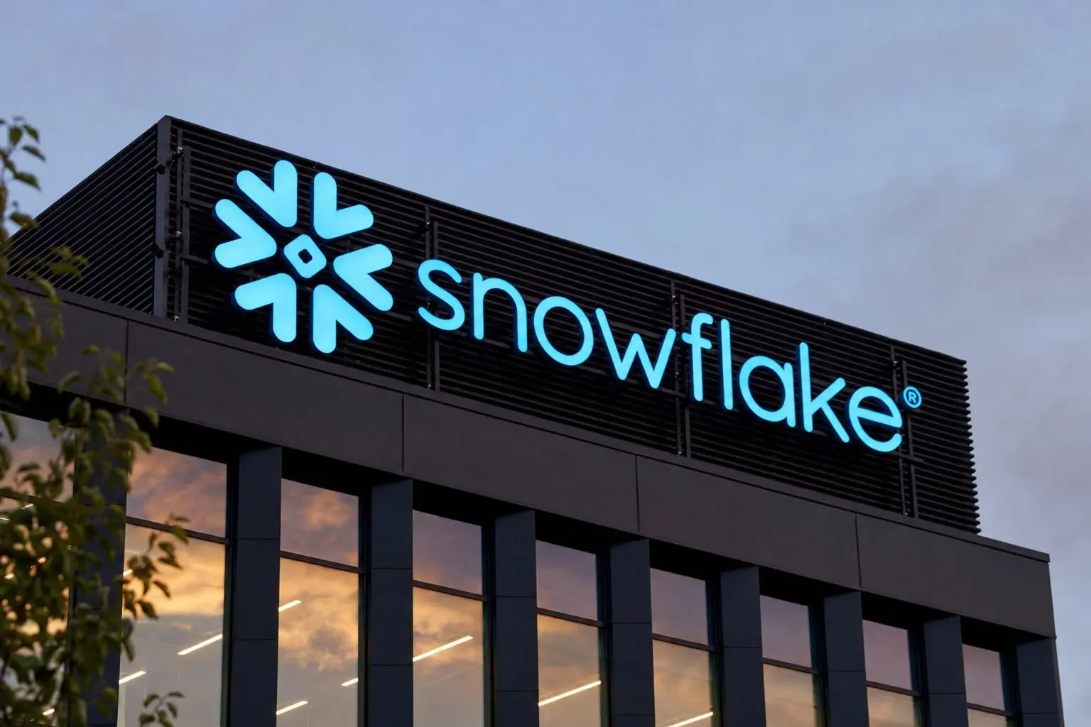 Snowflake Shares Jump Ahead of Results as Wall Street Bets on AI Demand