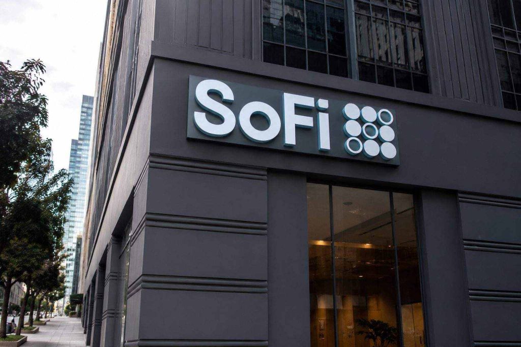 SoFi Stock Slips as Truist Puts the Lending-Platform Question Back in Front of Investors