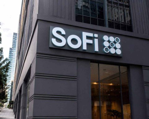 SoFi Stock Slips as Truist Puts the Lending-Platform Question Back in Front of Investors