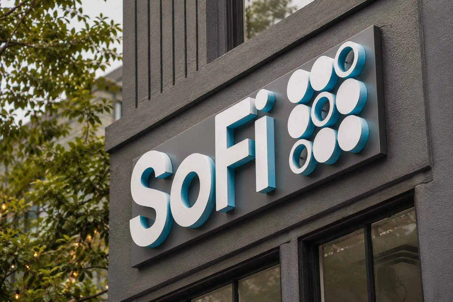 SoFi Stock Stalls Near $16 After Record Earnings as Investors Focus on One Big Warning Sign