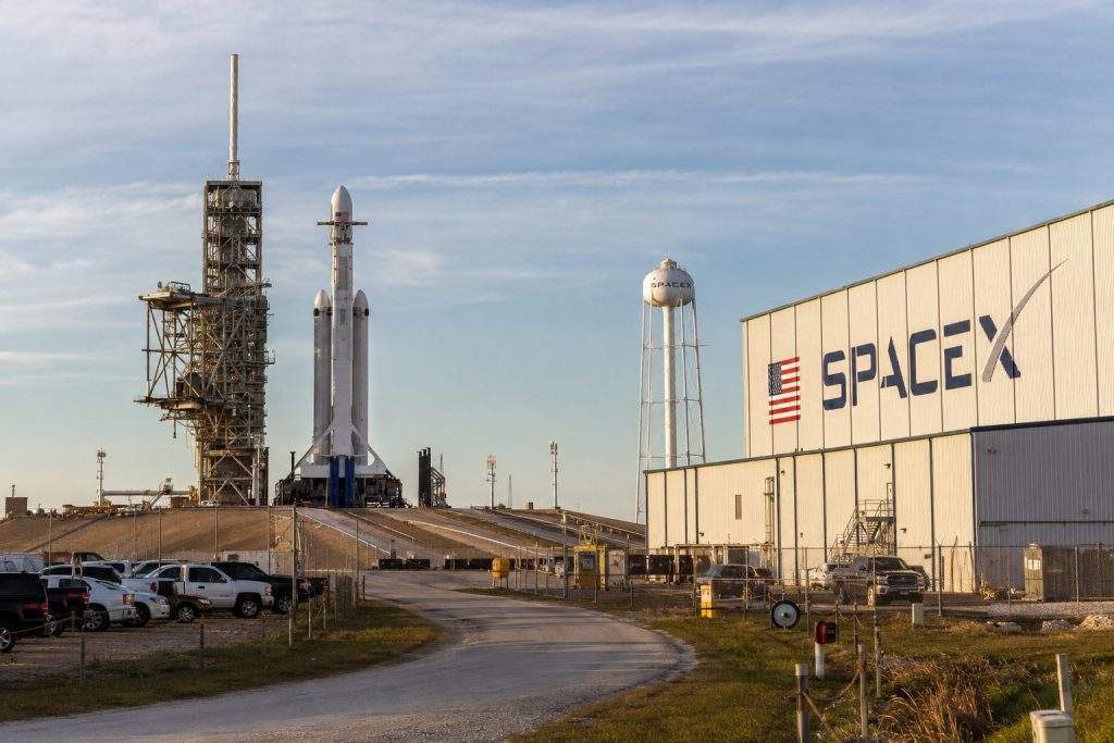 SpaceX IPO: BlackRock Talks, 5-for-1 Split Hint at $1.75 Trillion Deal