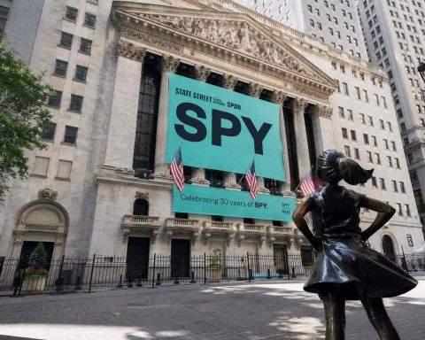 SPY ends session at $742.09 as pair of megacap earnings put index concentration in focus