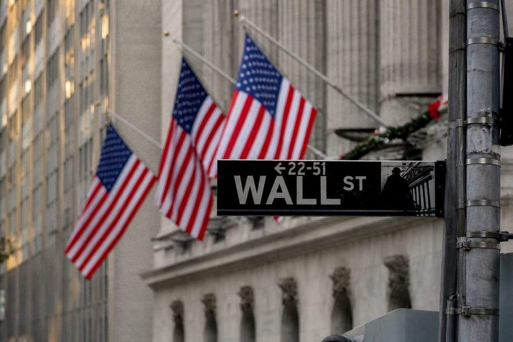 Stock Market Today: Apple Jump Lifts Dow and S&P Futures — Nasdaq Slips as Oil Risk Builds