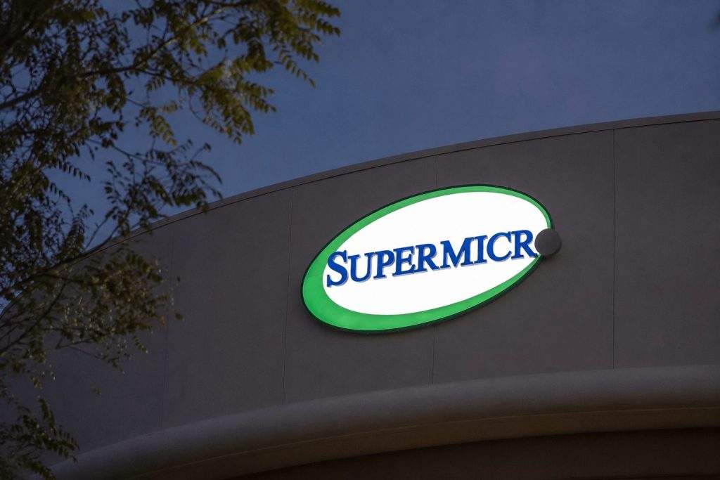 Super Micro Stock Faces Monday Test as AI Server Rally Runs Into China Export Cloud
