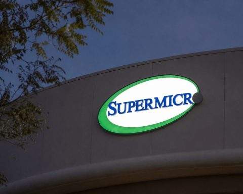 Super Micro Stock Faces Monday Test as AI Server Rally Runs Into China Export Cloud