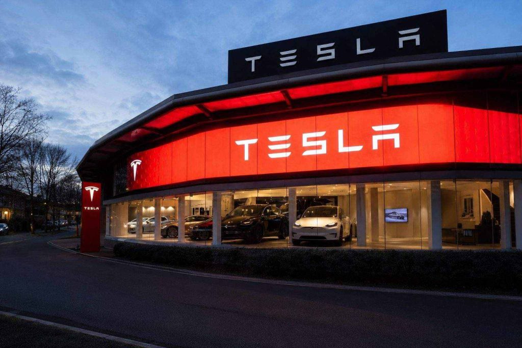 Tesla’s China Rally Fades; Monday Seen Testing AI Optimism