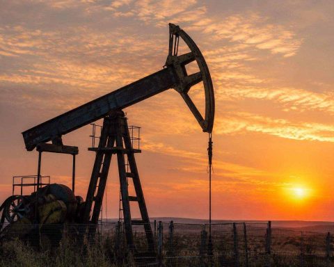 Wall Street Still On Edge Despite Trump’s Iran Strike Delay; Oil, Yields, AI Stocks Vulnerable