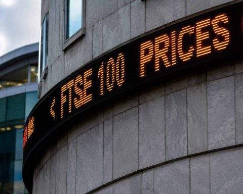 UK Stock Market Live: FTSE 100 Falls Again as Oil Tops $100 and Labour Losses Hit London Shares