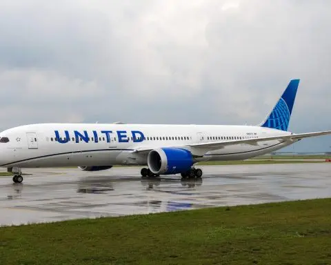 United Flight Attendants Ratify 31% Raise, Boarding Pay in Deal That Ends Long Contract Fight