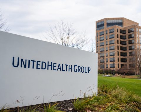 UnitedHealth Falls Premarket as Berkshire Sells Stake
