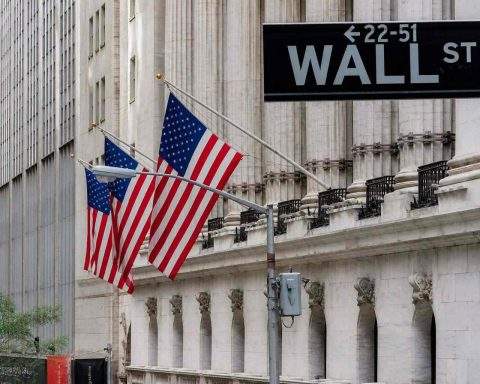 US Stock Market Today: Dow Futures Fall as Oil Shock Tests Wall Street’s Record Run