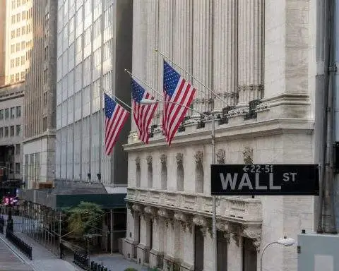 US Stock Market Today: Nasdaq Hits Record as Oil Retreats and Earnings Lift Wall Street