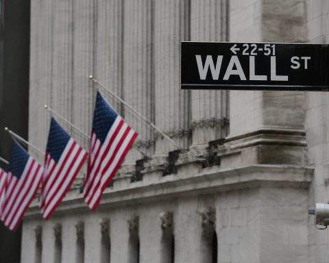 US Stocks Hit Fresh Records as Chip Rally Overpowers Hot Inflation Shock