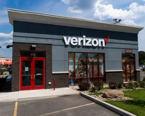 Verizon CEO Just Drew a Line on Free Phones. Customers Should Read the Fine Print